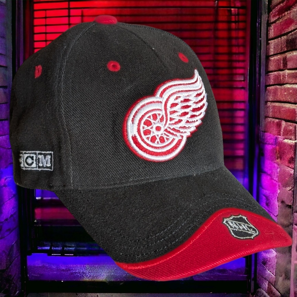 Detroit Red Wings CCM Center Ice Authentic Strapback Hat NHL Vintage Cap